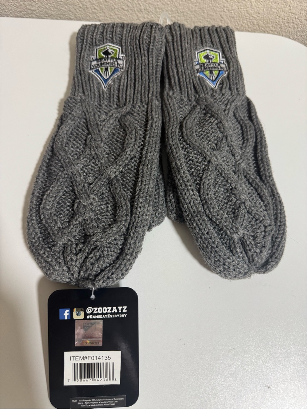 Seattle Sounders FC women’s Gray Cable Knit Mittens